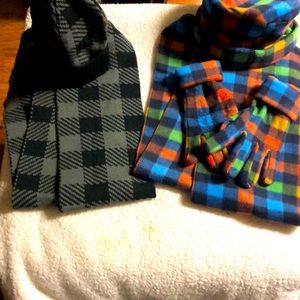 Selling two sets of hats and scarves. Received as a gift. Great condition.